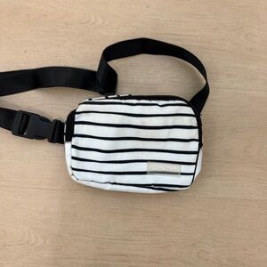Fighting Eel Black and White Striped Belt Bag